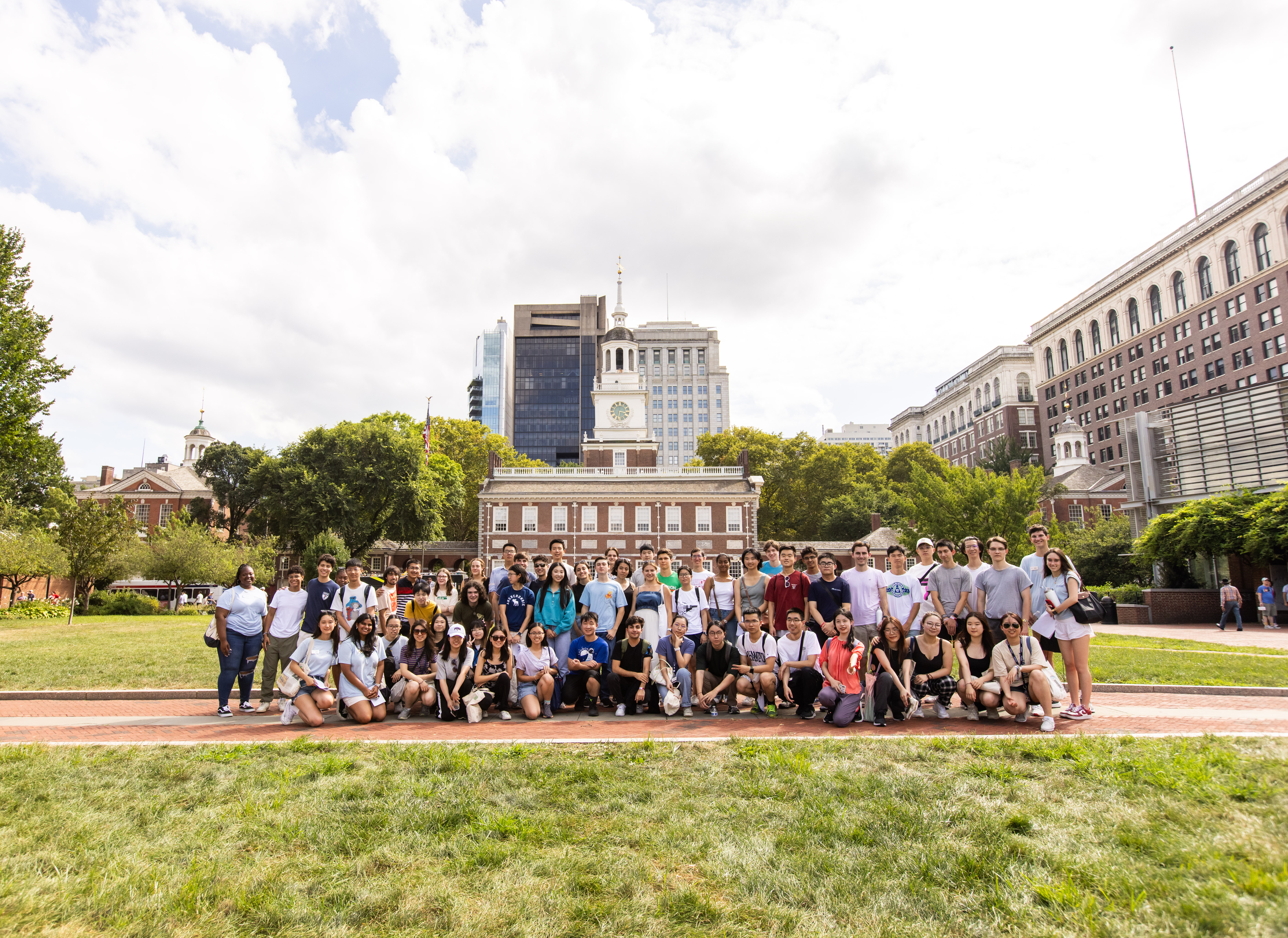 Students in front of the Independence Hall during PennTracks Walking Tour